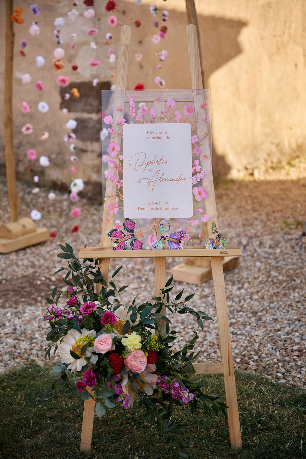 panneau_bienvenue_mariage_plexiglass_fleurs_champetres_mauves_roses_bloom