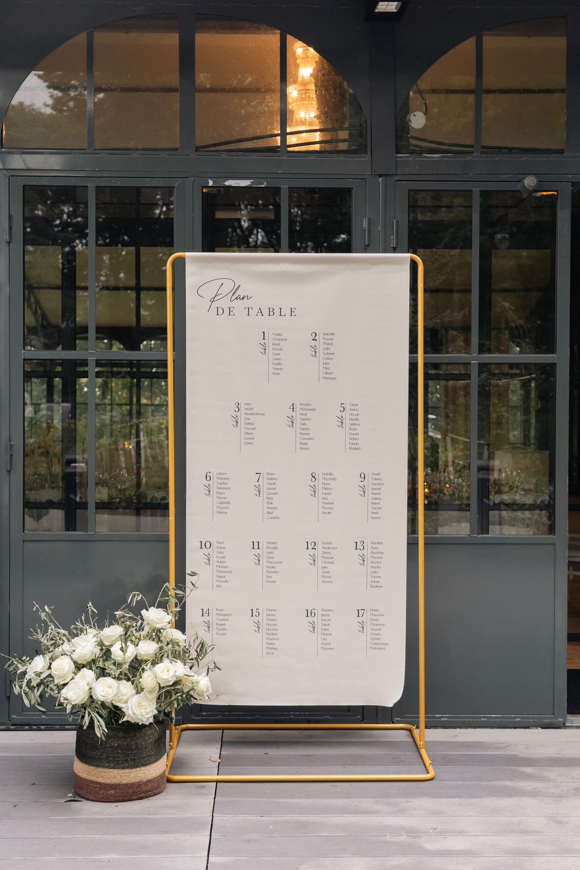 Plan de table en tissu aspect lin le jour d'un mariage