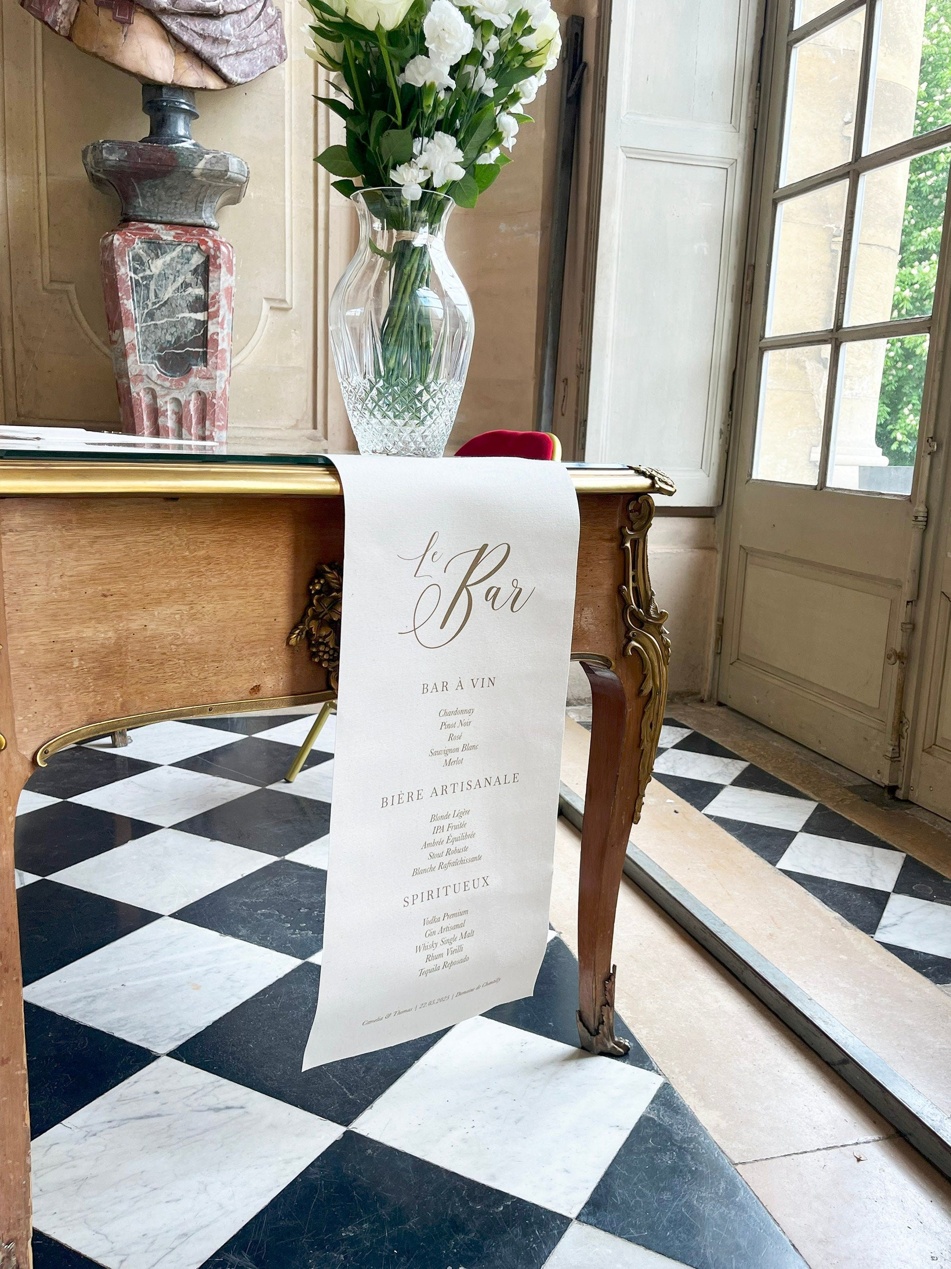 Menu "Le Bar" coloris ocre, imprimé sur toile vergé aspect lin. Il se dispose comme un chemin de table.