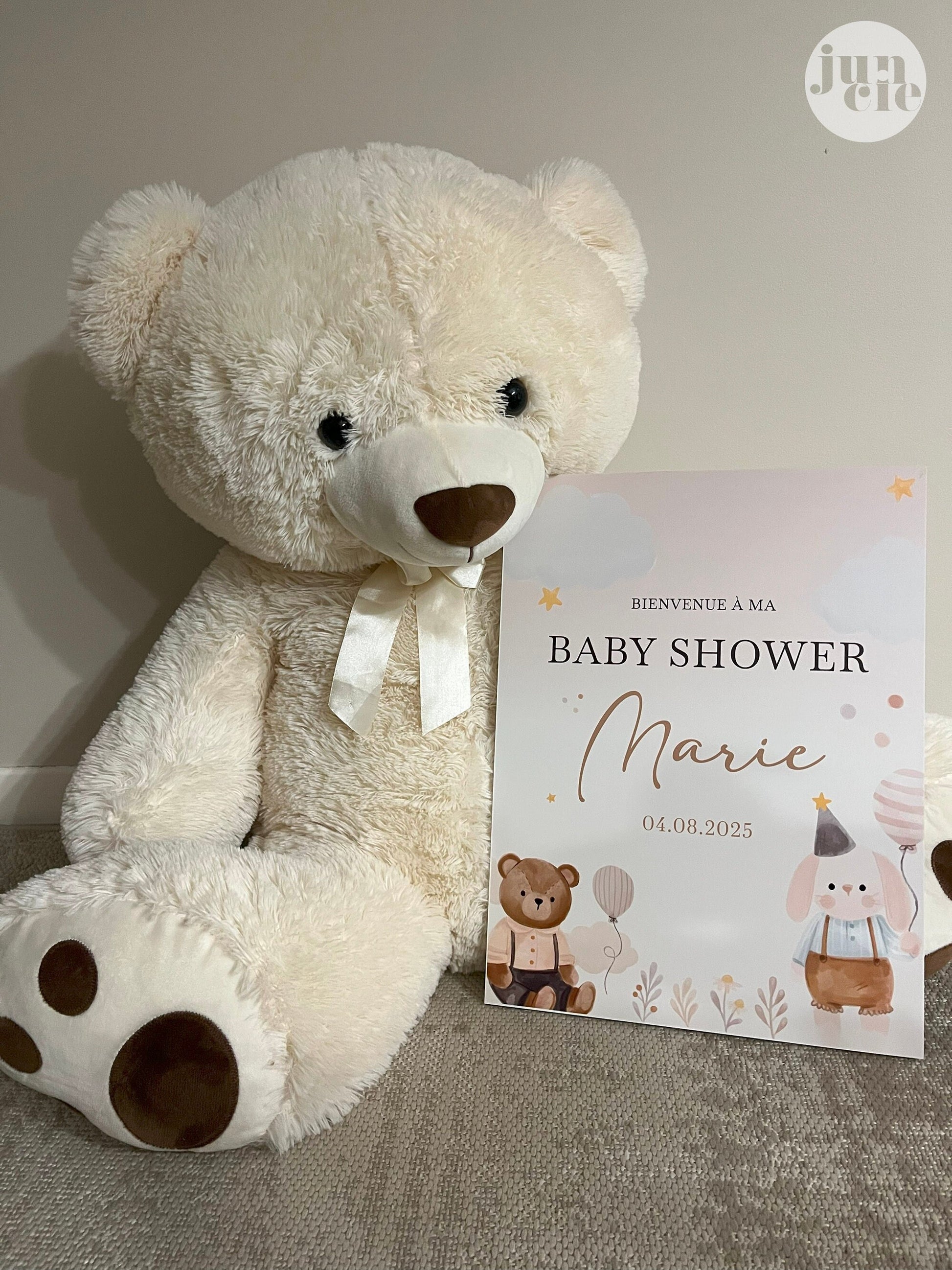 Panneau baby shower en forex rigide, grand format, décoré de motifs tendres de lapin et ourson, couleur beige, parfait pour une ambiance douce et conviviale.