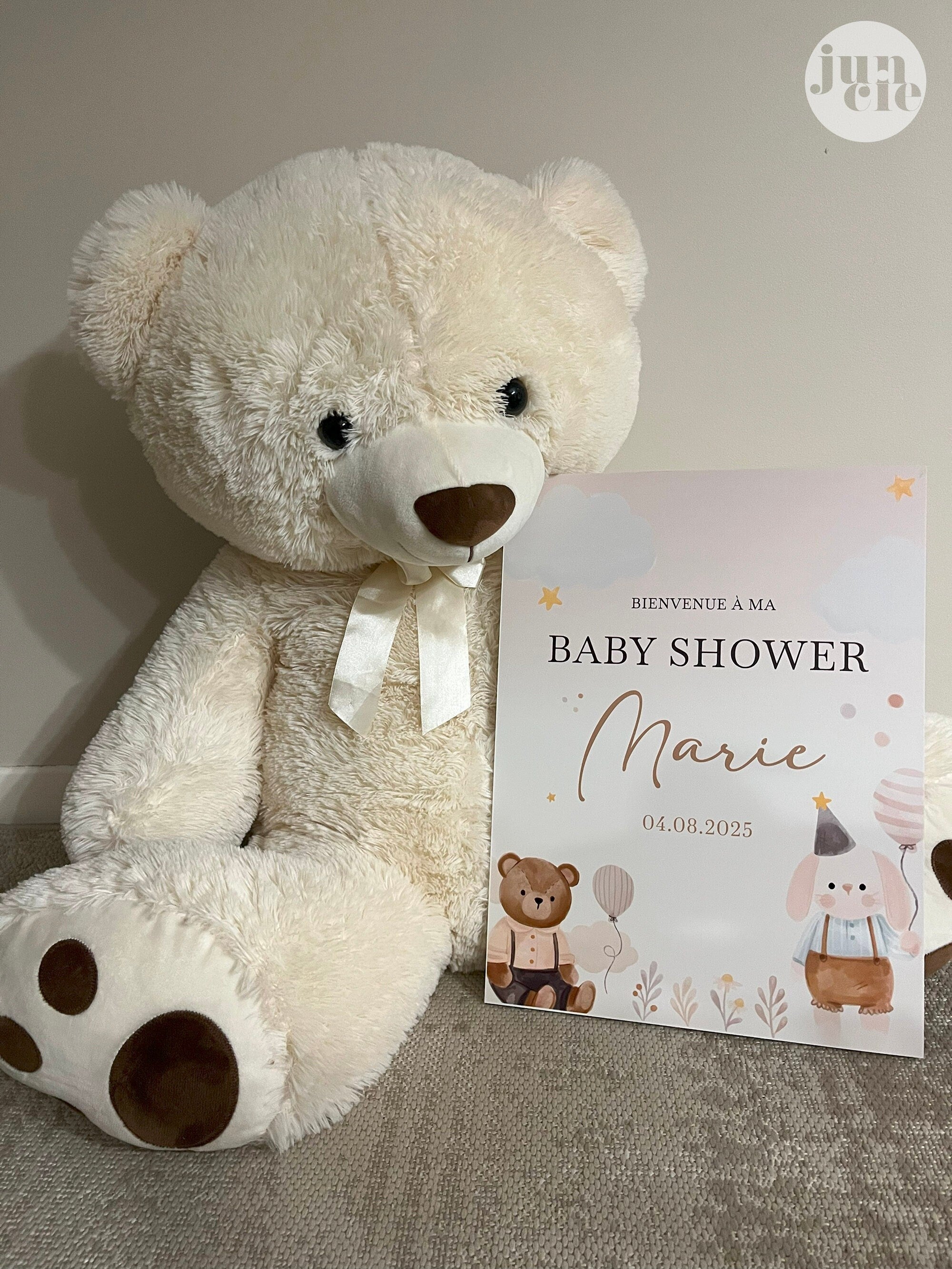 Panneau baby shower en forex rigide, grand format, décoré de motifs tendres de lapin et ourson, couleur beige, parfait pour une ambiance douce et conviviale.