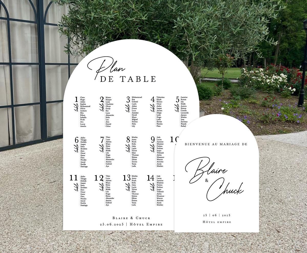 Ensemble plan de table et panneau mariage en forme d’arche, personnalisés et imprimés sur forex mat, coloris blanc.