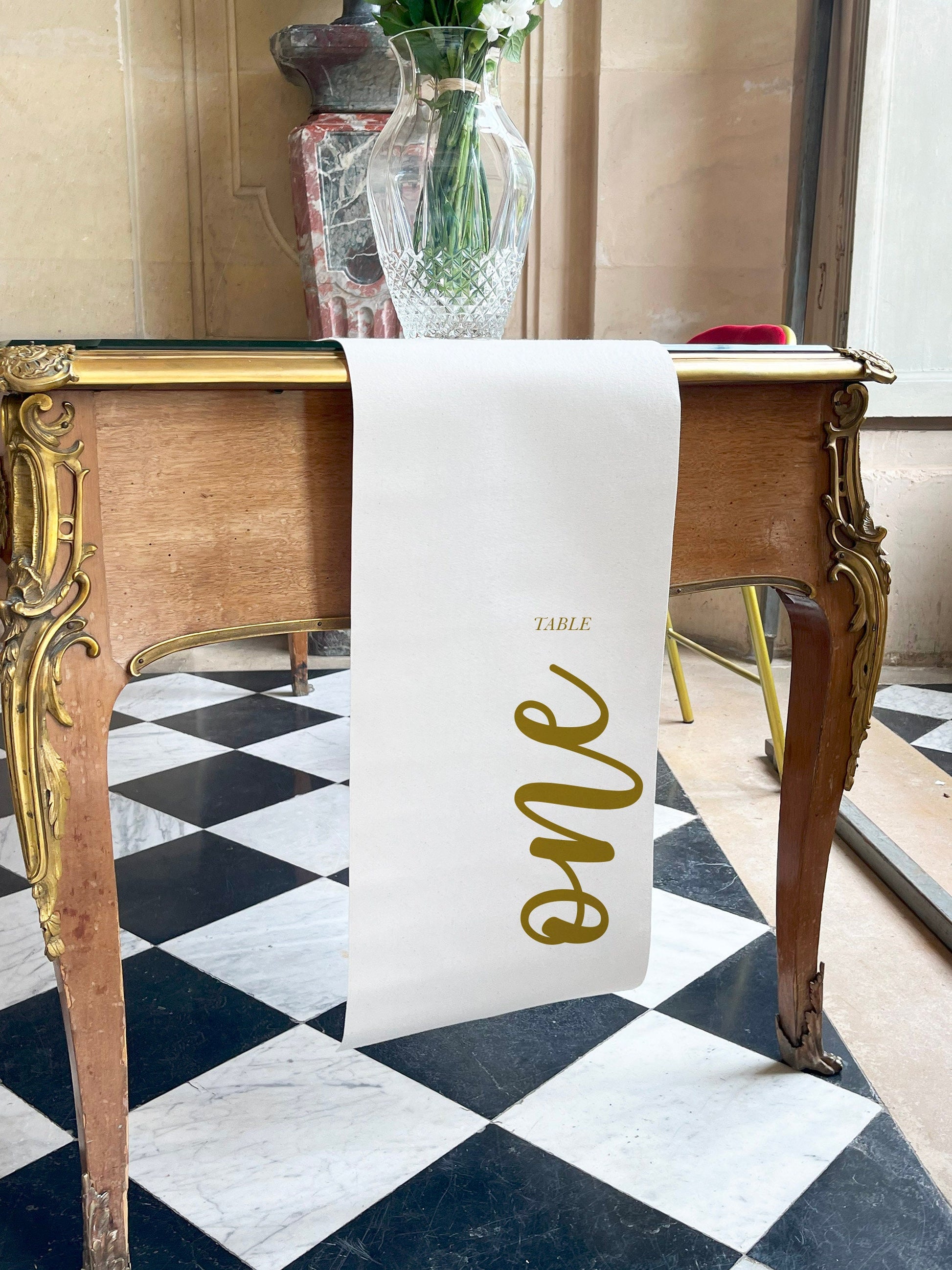 Numéro de table en toile beige design 2.