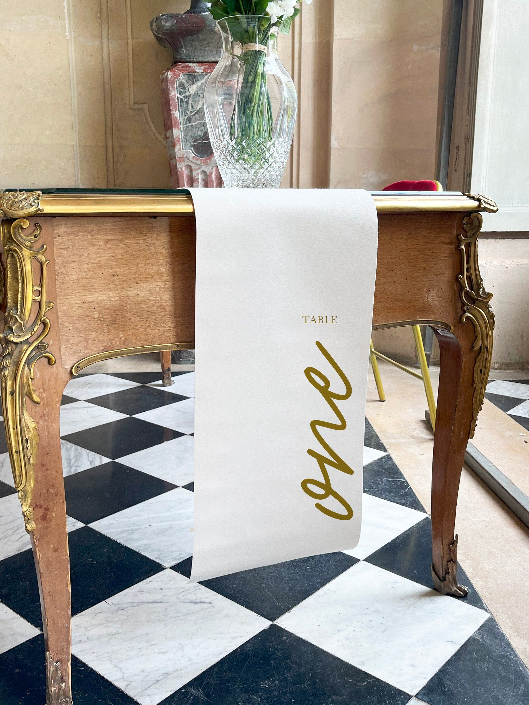 Numéro de table en toile beige design 5.