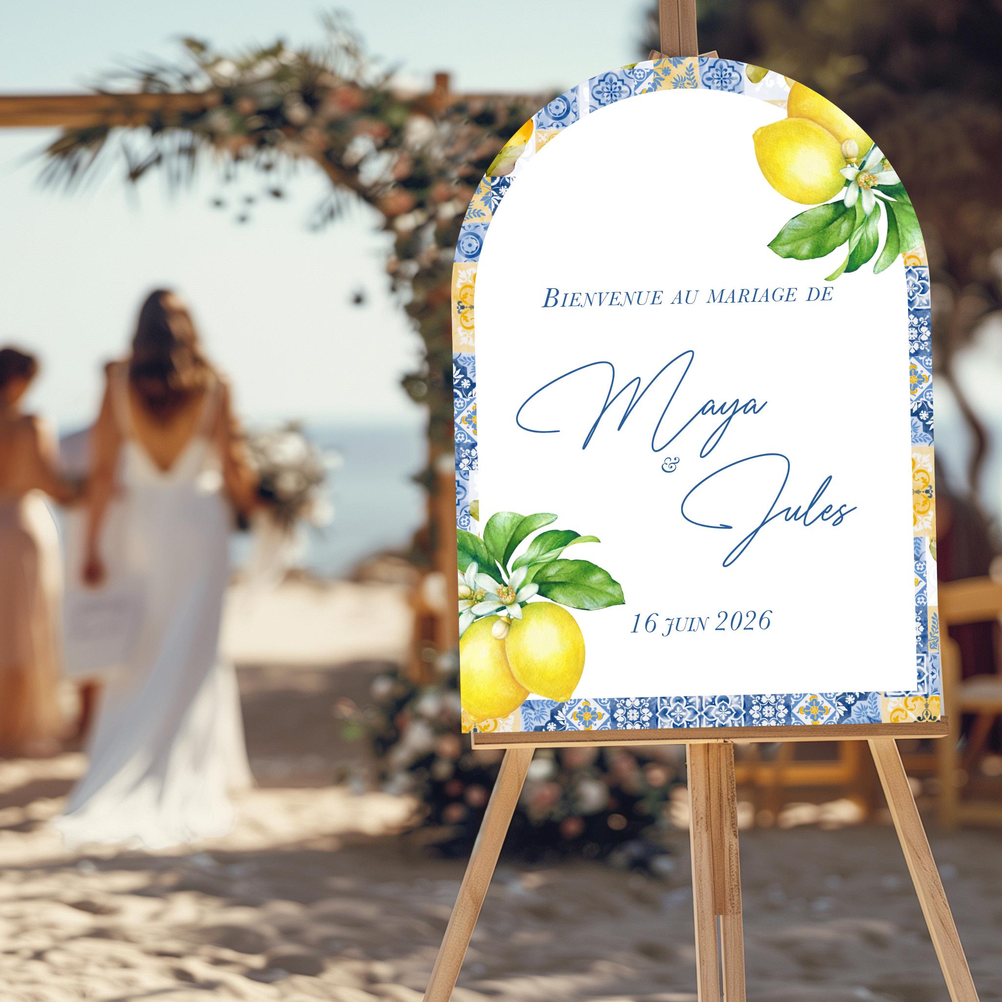 Panneau de bienvenue mariage sur le thème Dolce Vita, décoré de citrons jaunes et feuillage méditerranéen, ambiance élégante et estivale inspirée de la côte amalfitaine.