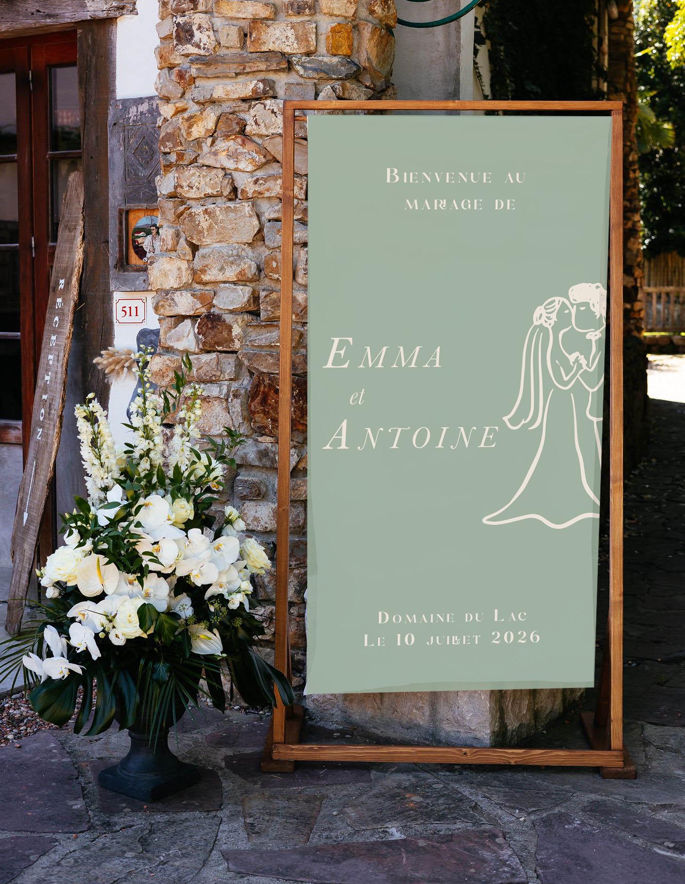 Panneau de bienvenue mariage en toile tissée aspect lin, coloris vert sauge, personnalisable, avec dessin à la main d’un couple de mariés