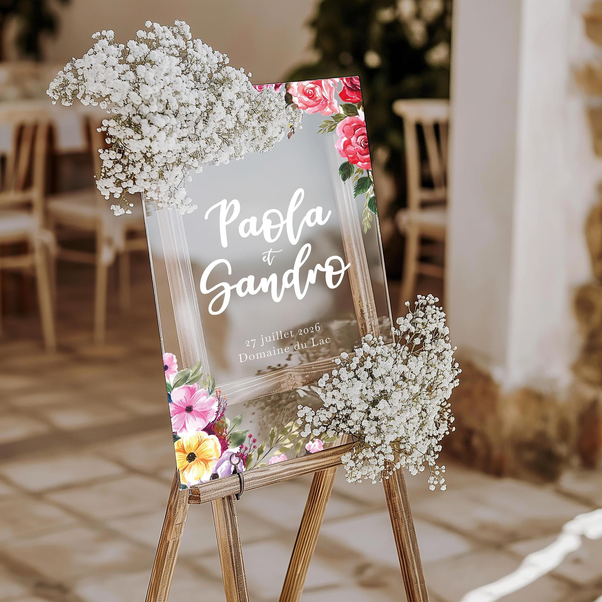 Signalétique mariage en plexiglass avec motifs floraux, design raffiné