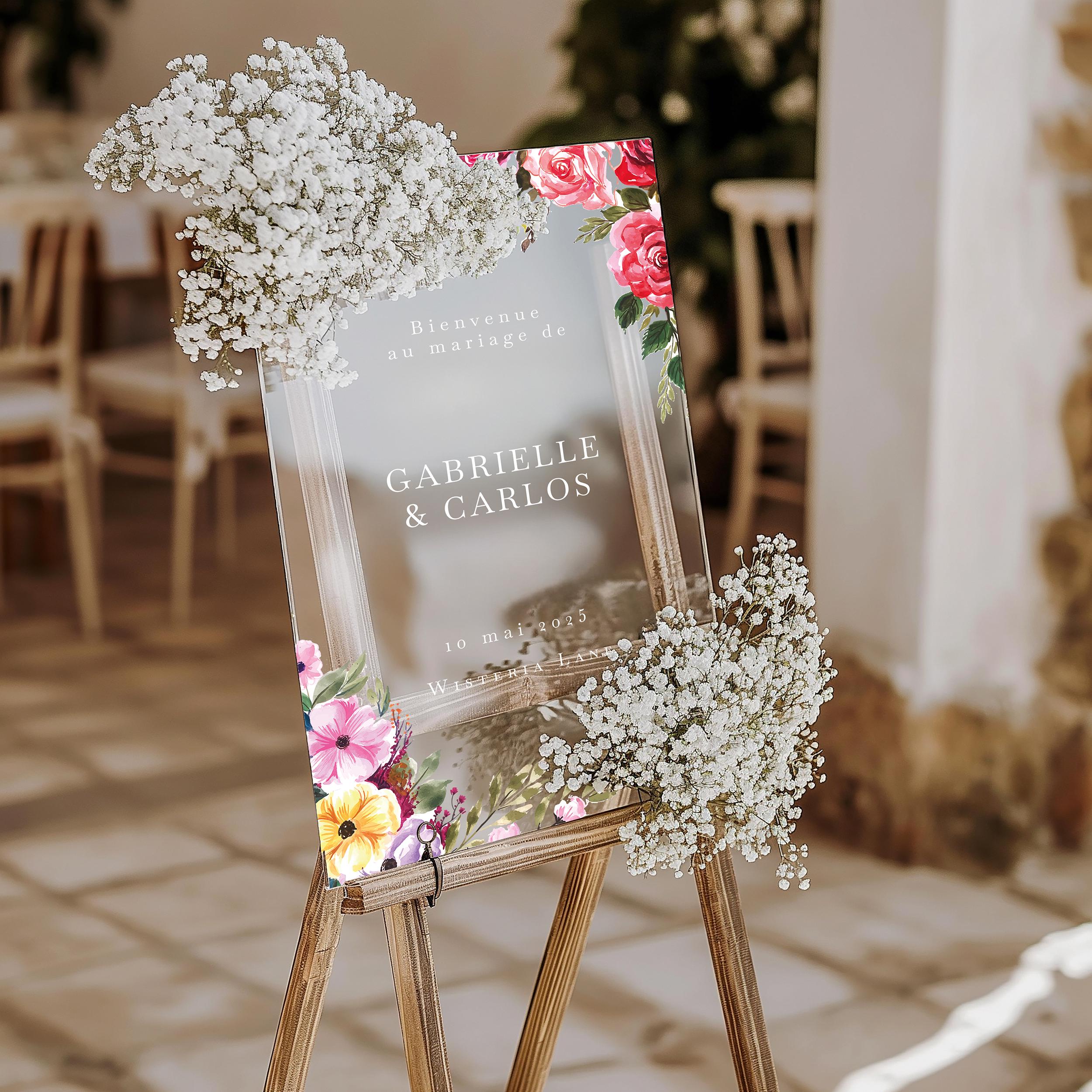 Panneau d’accueil mariage en plexiglass avec décoration florale délicate
