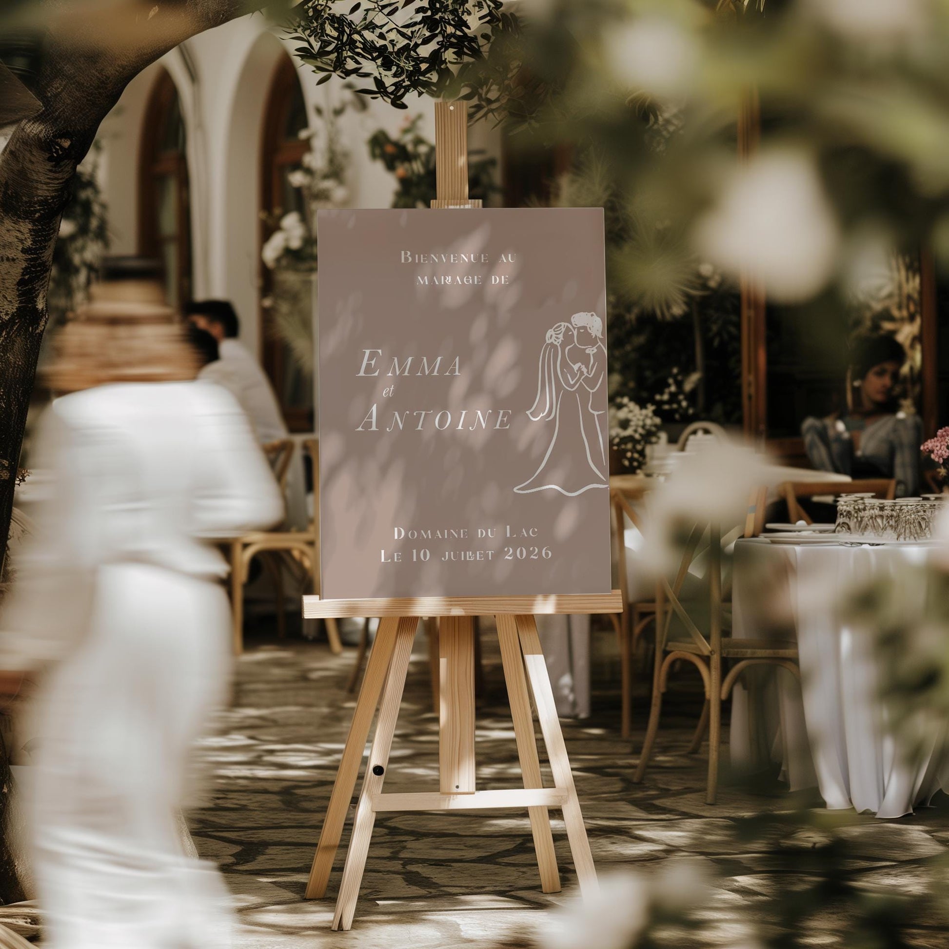 Panneau de bienvenue mariage latte avec illustration d’un couple de mariés