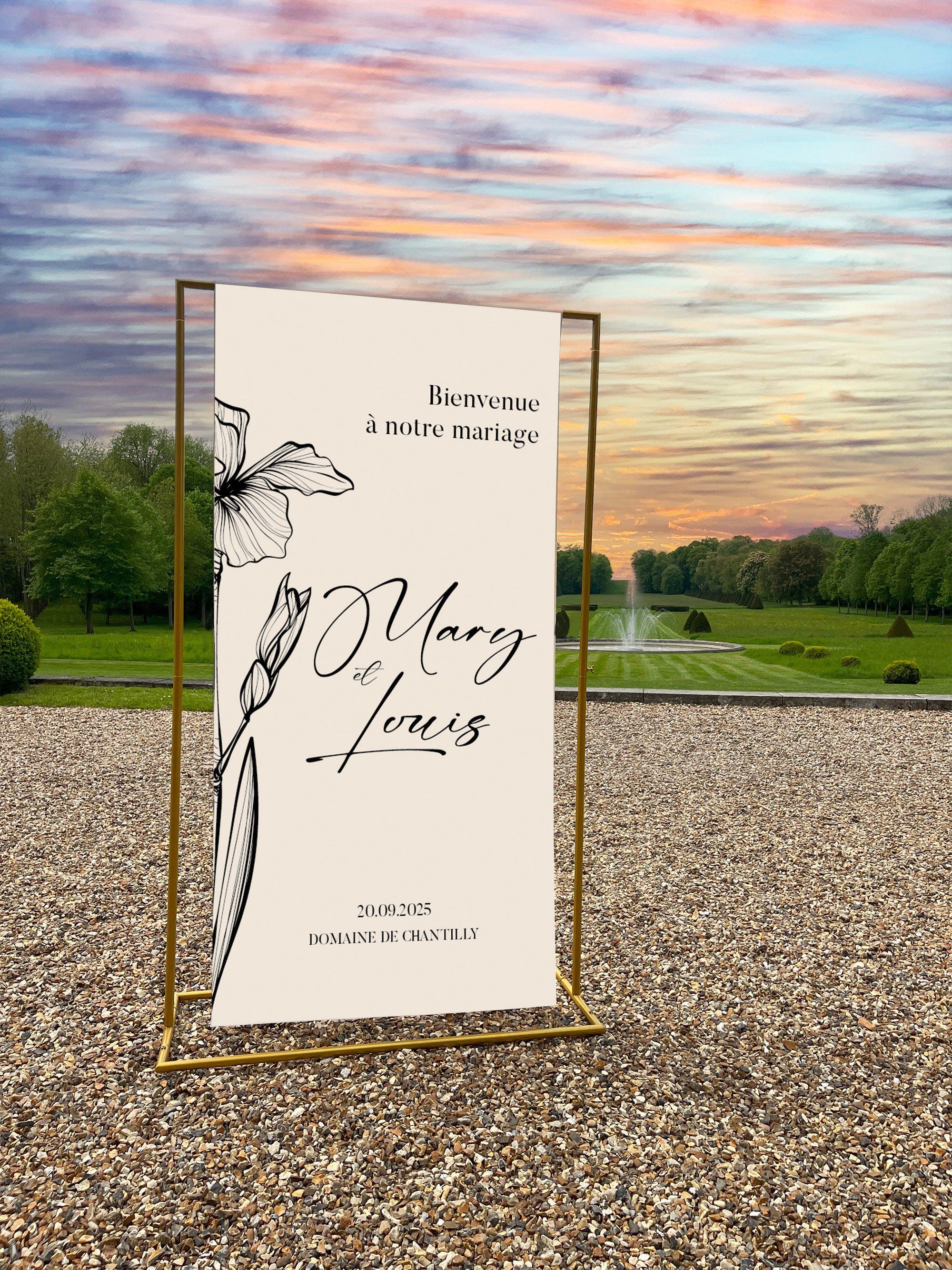 Panneau de bienvenue mariage personnalisé en toile beige avec grande fleur noire – design épuré – Collection Bloom, design 1