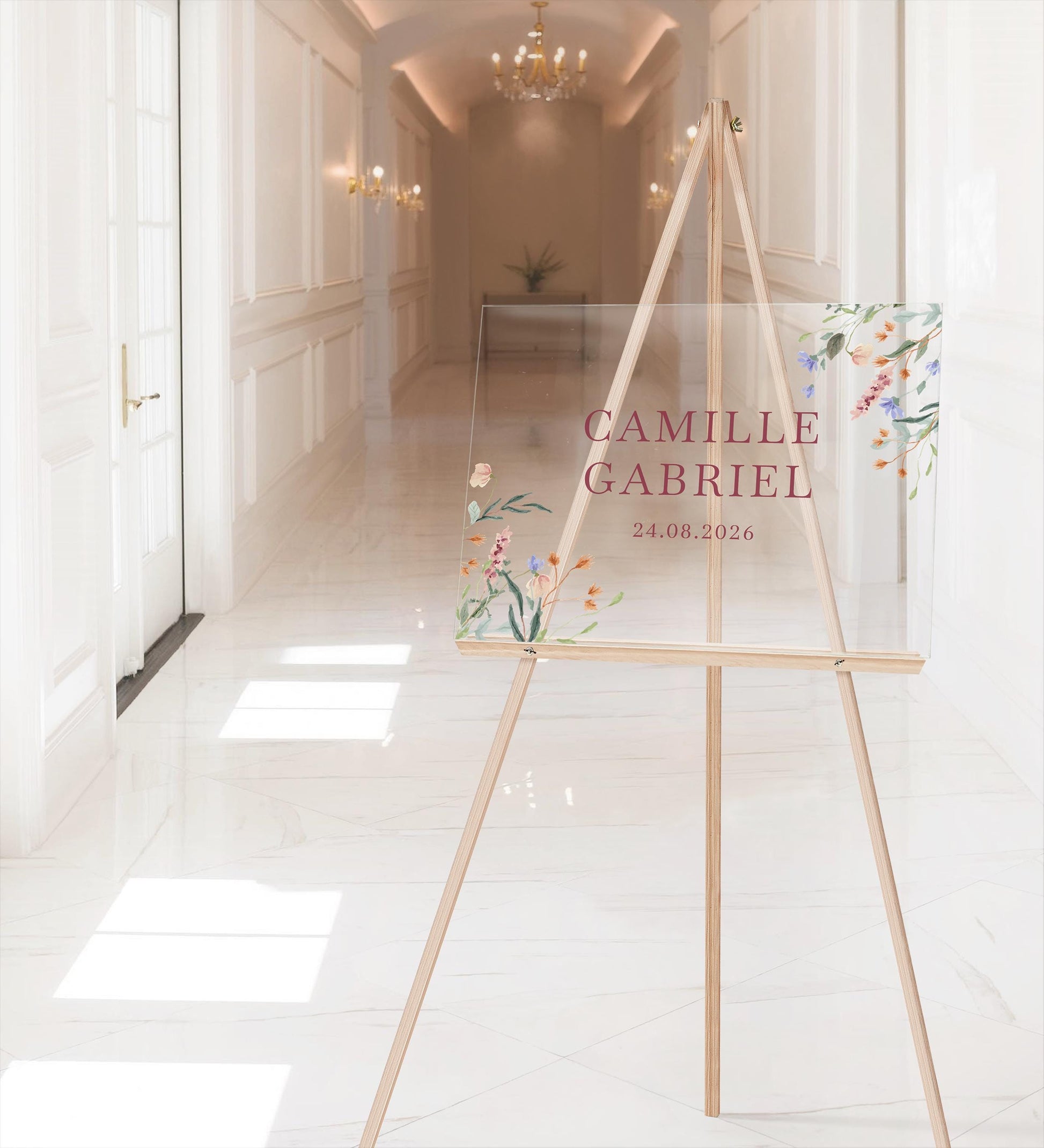 Panneau de bienvenue mariage en plexiglass transparent, décoré de fleurs roses, orange et violettes, texte en coloris bordeaux, design 2