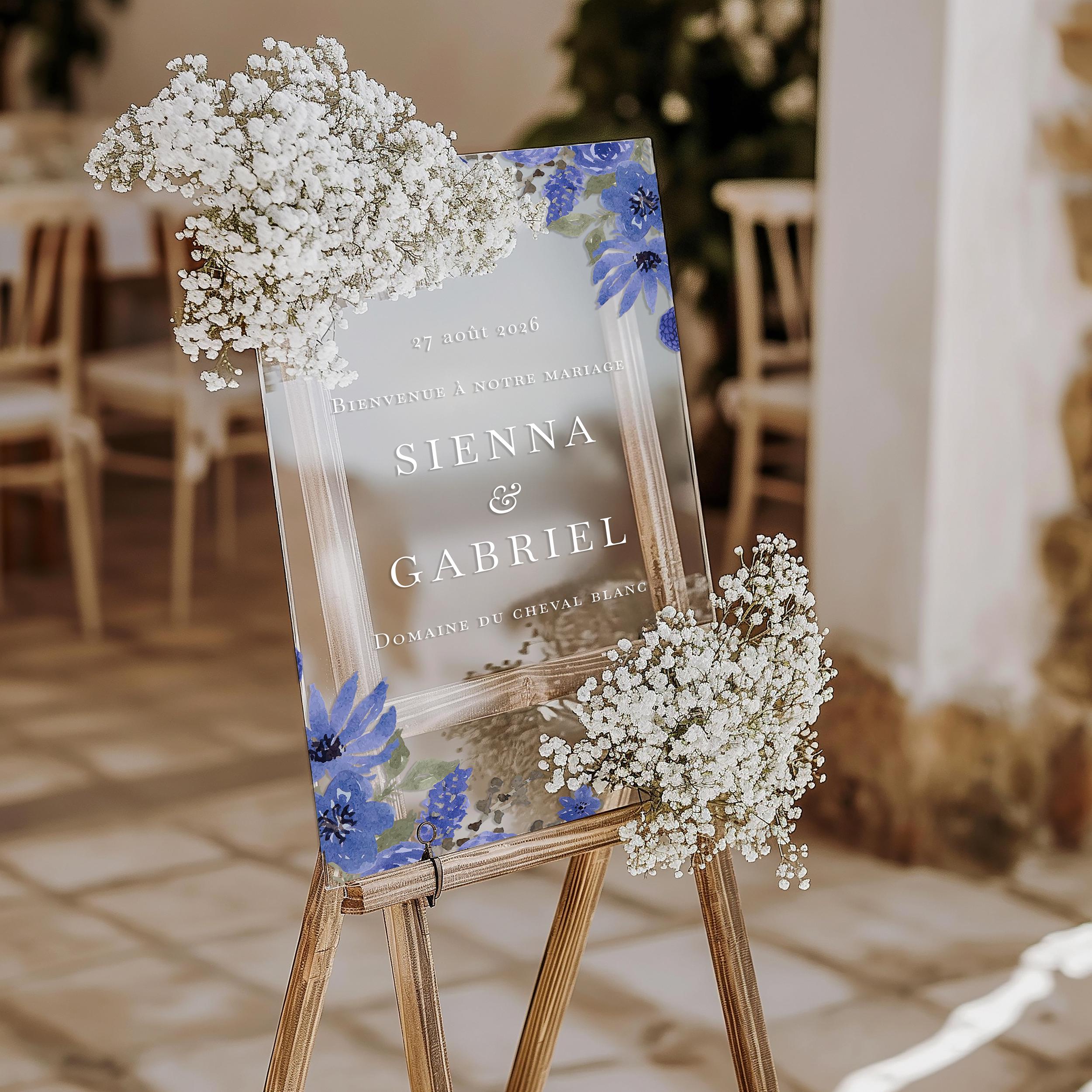 Panneau de bienvenue en plexiglass transparent, décor fleurs bleues, police plus classique, design 2