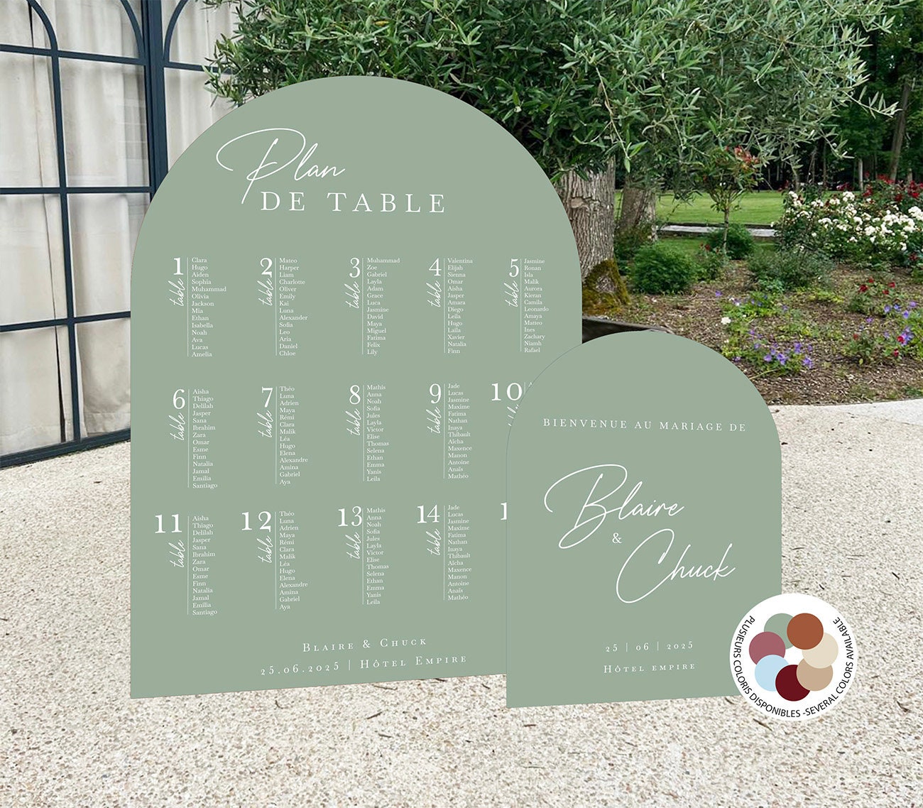 Ensemble plan de table et panneau mariage en forme d’arche, personnalisés et imprimés sur forex mat, coloris vert sauge.