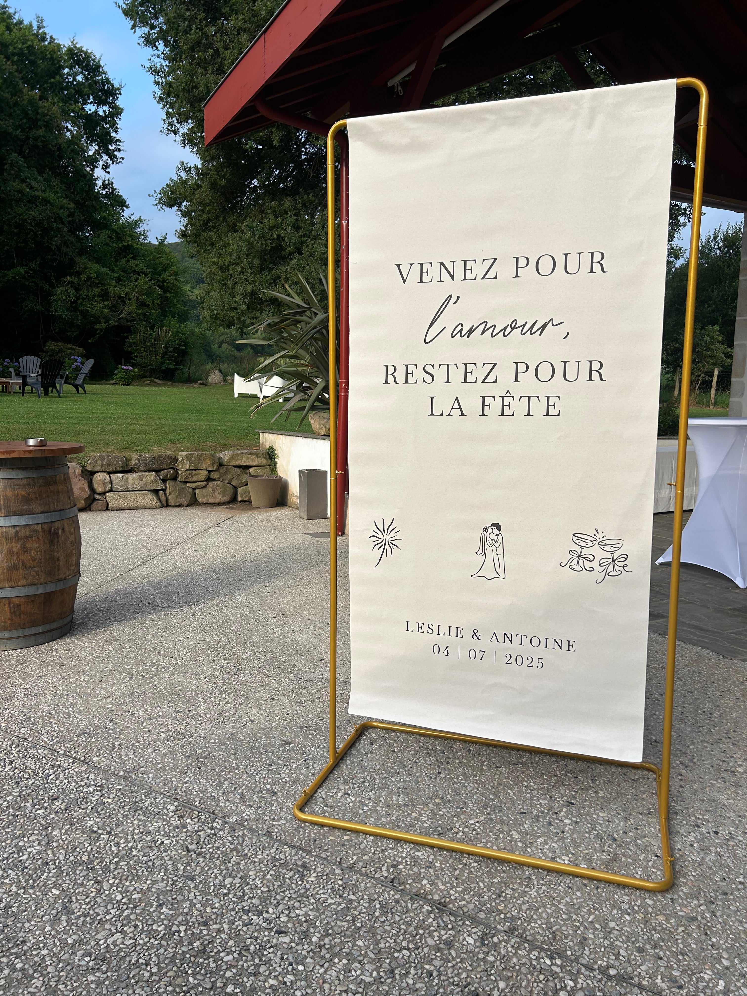 Panneau de bienvenue mariage en lin – Venez pour l’amour, restez pour la fête