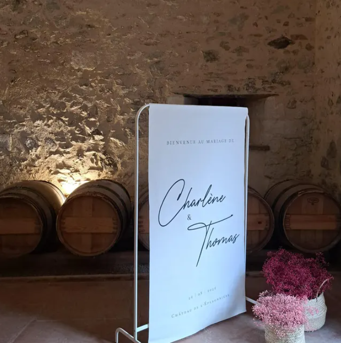 Panneau de bienvenue en lin pour mariage, personnalisé avec prénoms et date, parfait pour un style champêtre