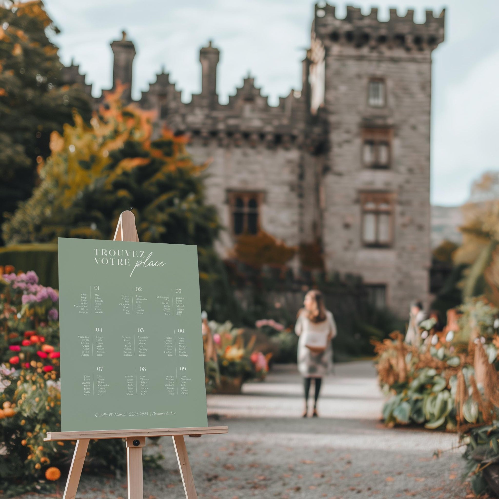 Plan de table mariage en forex vert sauge, design "Trouvez votre place", au style doux et naturel pour accueillir vos invités.
