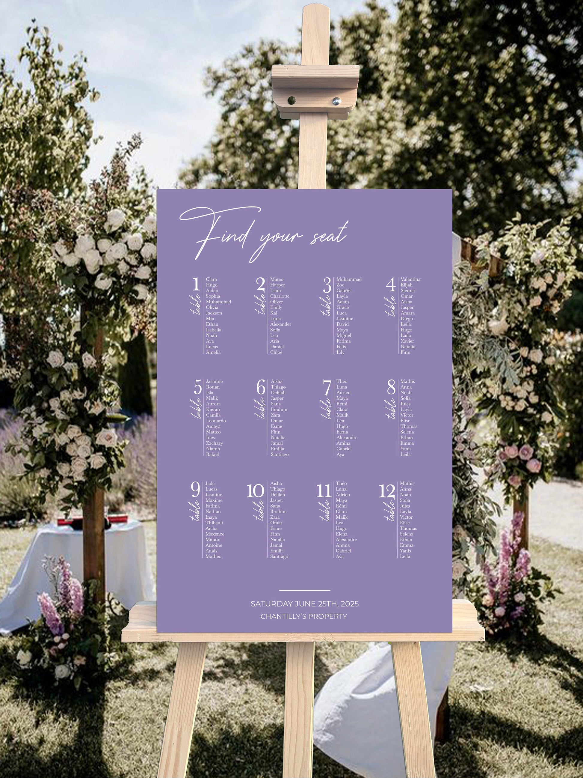 Plan de table mariage en forex lila, personnalisé avec prénoms et invités, au design élégant et épuré.