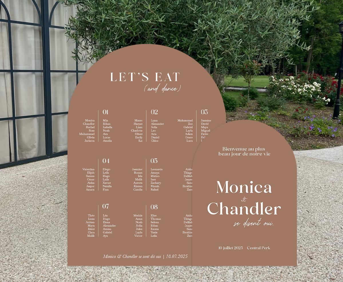 Duo plan de table et panneau de bienvenue en forme d'arche, titre let's eat (and dance) sur le plan de table et Bienvenue au plus beau jour de notre vie sur le plan de table, coloris mocha et blanc.